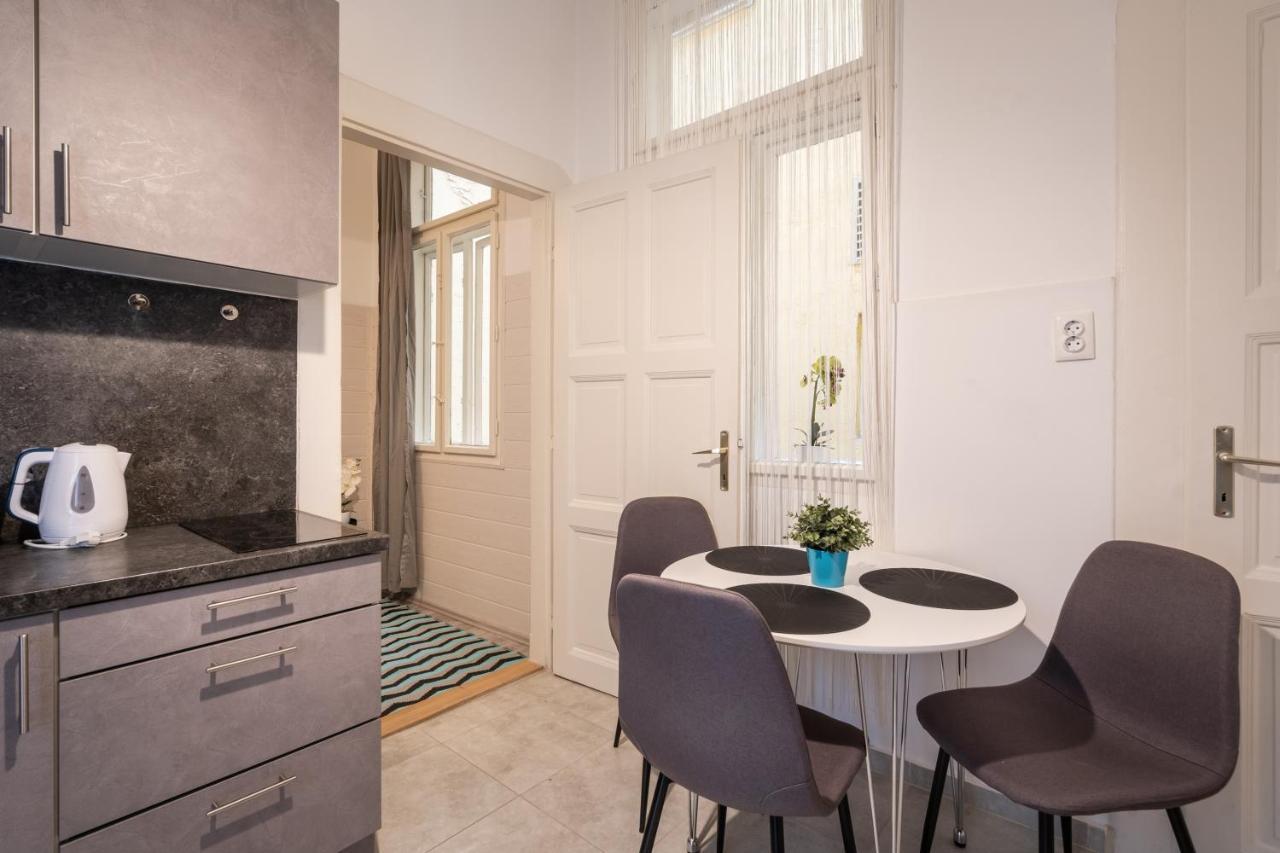 The White House Apartment Budapest Bagian luar foto