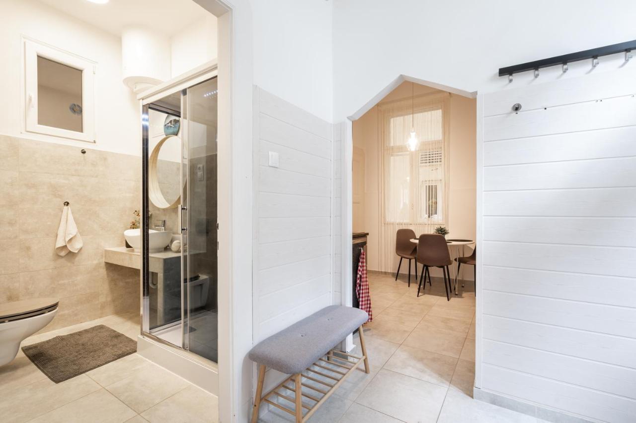 The White House Apartment Budapest Bagian luar foto