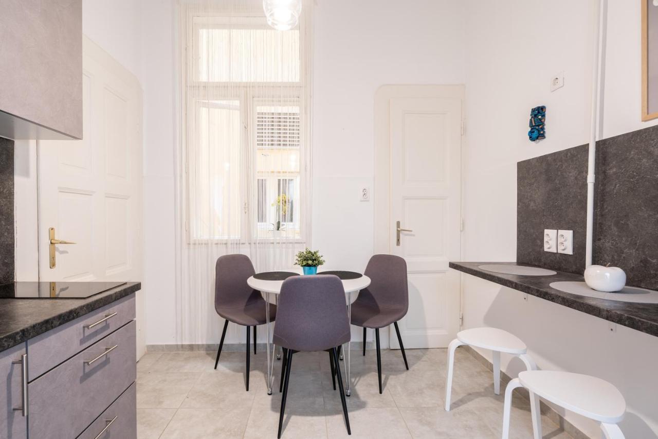 The White House Apartment Budapest Bagian luar foto