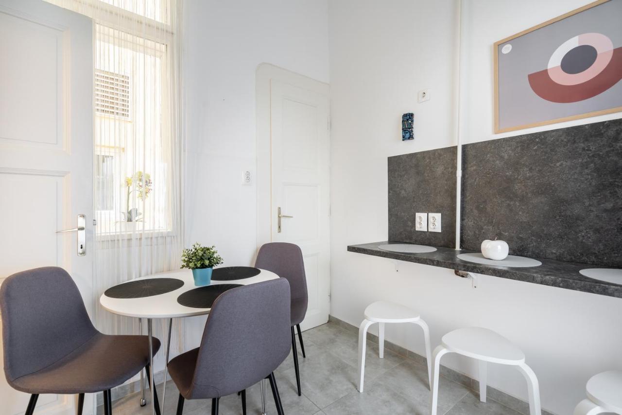 The White House Apartment Budapest Bagian luar foto